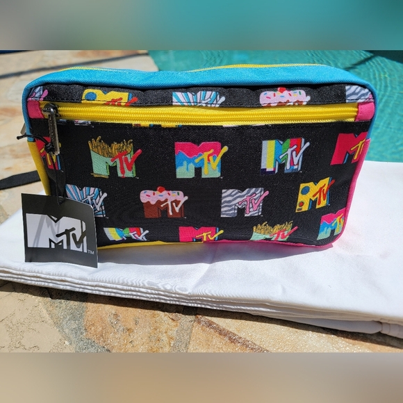 NWT Loungefly MTV Fanny Pack - Picture 2 of 9